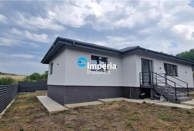 Casă individuală cu 4 camere în Valea Lupului