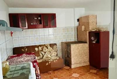 Casă cu 3 camere cu Teren 1900 Mp în Central - 1