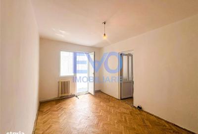 Apartament cu 3 camere semidecomandat în Alexandru cel Bun