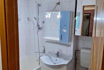 Apartament cu 3 camere semidecomandat în Central - 1
