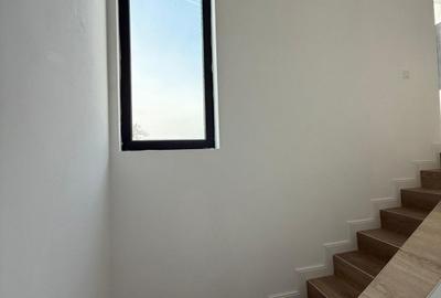 Casă cu 4 camere cu Teren 293 Mp în Corbeanca