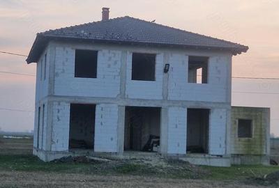 Casă cu Teren 1000 Mp în Central - 2