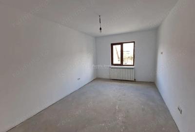 Casă cu Teren 214 Mp în Sud