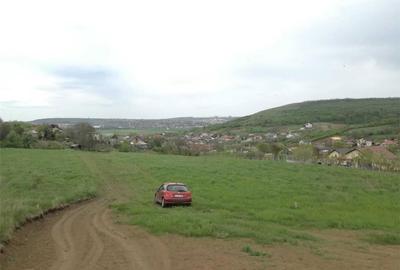 Teren de 700 mp, în Uricani - 3