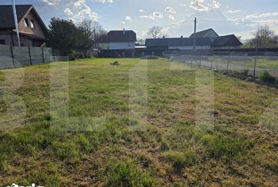 Teren de 750 mp, în Ghidfalău