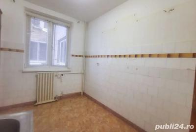 Apartament cu 3 camere decomandat în Nufărul