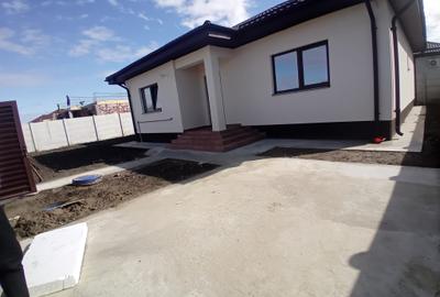 Casa 4 cam , 2 bai Toate utilitatile  Teren 410mp ! 5 min Primarie - 2