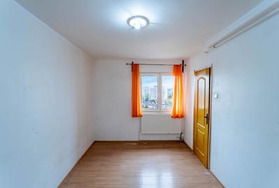 Garsoniera pentru buget mic, Titan Postavarul - 1