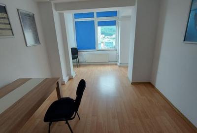 Birou, de 125 mp, în Centrul Civic