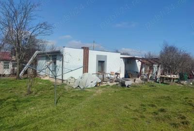 Casă cu Teren 1200 Mp în Central - 2