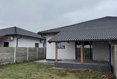 Duplex cu 4 camere cu Canalizare în Moșnița Nouă - 5