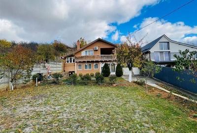 Casă cu 3 camere în Central - 2