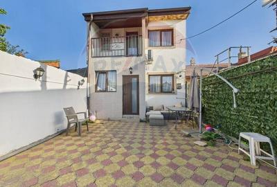 Casa / Vila cu 3 camere de vanzare in zona Andronache - 1