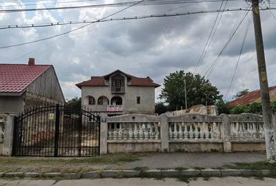 Casă cu 6 camere în Găești - 2