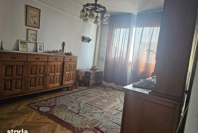 Apartament cu 4 camere decomandat în Podu Roș - 1