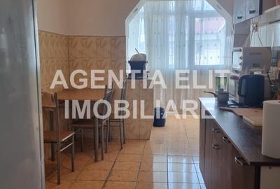 Apartament cu 3 camere decomandat în Central - 1