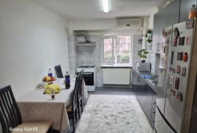 Apartament cu 3 camere decomandat în Tei