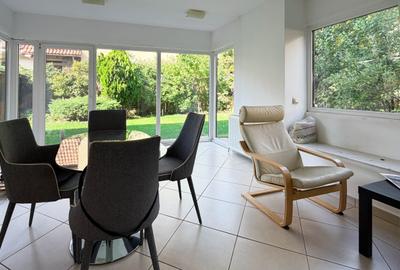 Pipera: Vila spatioasa cu 5 dormitoare si o curte de 350 mp ! Pipera: Vila spatioasa cu 5 dormitoare si o curte de 350 mp ! - 9