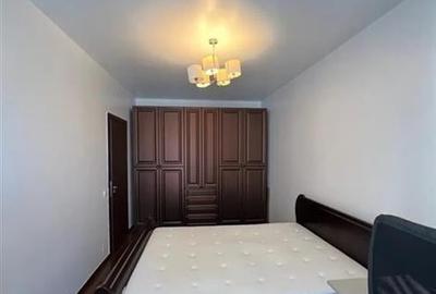 Apartament cu 3 camere semidecomandat, mobilat în Metalurgiei