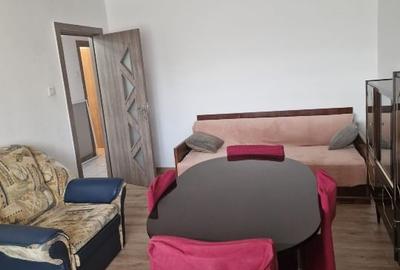 Proprietar, ofer spre închiriere apartament 3 camere - 2