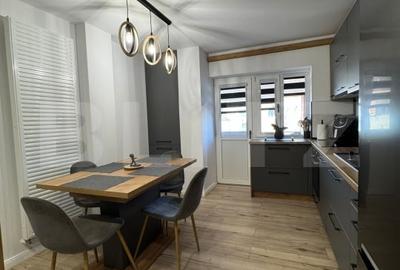 Apartament central, decomandat cu 3 camere, zona centrala