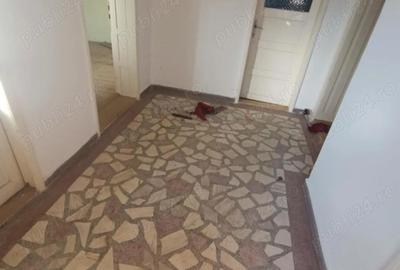 Casă cu 4 camere în Central - 2