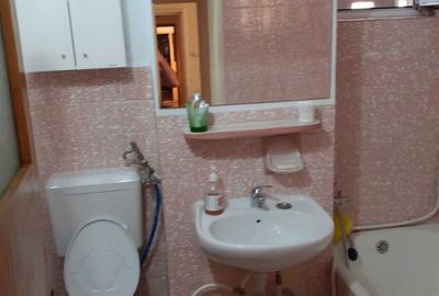 Apartament cu 3 camere semidecomandat în Central - 1