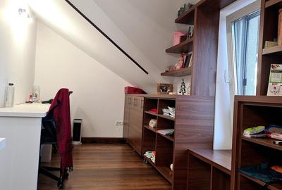 Duplex cu 8 camere cu Canalizare în Stupini - 13