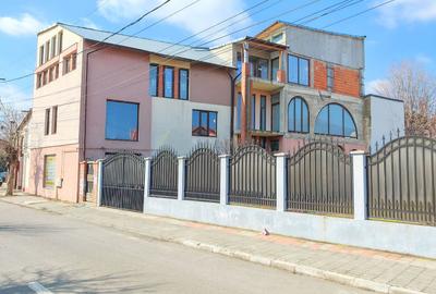 Casă individuală cu 6 camere cu Canalizare în Central - 3