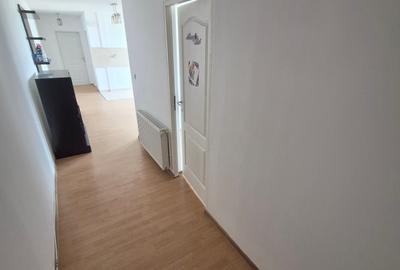 Apartament cu 3 camere decomandat în Spitalul Județean - 13