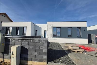 Duplex separat prin camera tehnica - suprafete generoase - zona linistita. - 1