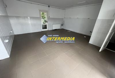 Spațiu comercial, de 30 mp, în Industrială - 6