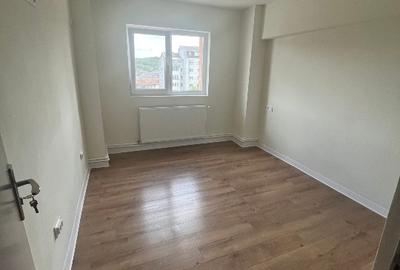 Apartament cu 4 camere semidecomandat în Independenței - 6