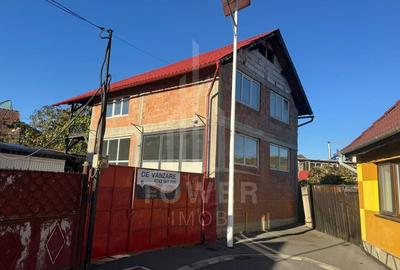 Două case la roșu în curte - Zona turistică Ocna Sibiului - 1