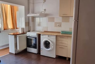 Apartament cu 3 camere decomandat în Micro 5 - 8