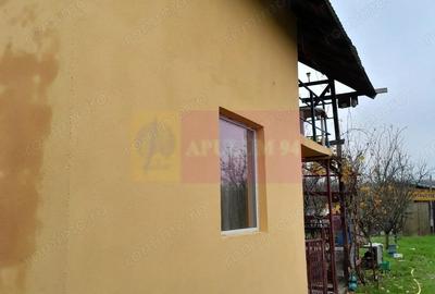 Casă cu 3 camere cu Teren 15000 Mp în Bărcănești - 1