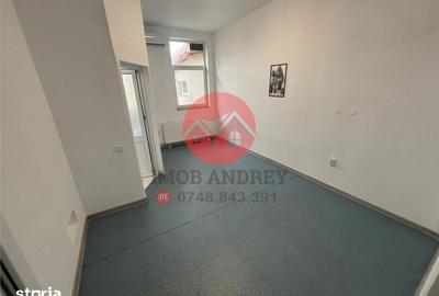 Casă cu 10 camere cu Teren 300 Mp în Central - 1