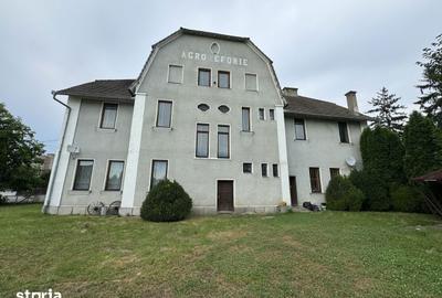 Casă cu Teren 600 Mp în Central - 2