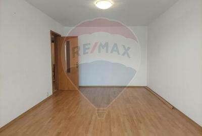 Apartament cu 3 camere de vanzare - 1