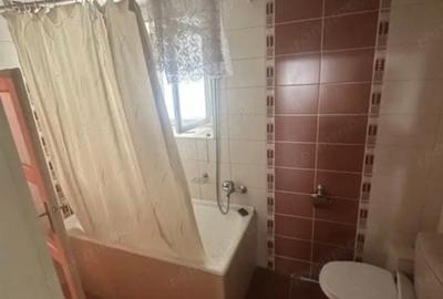 Casă individuală cu 4 camere cu Canalizare în Central - 9