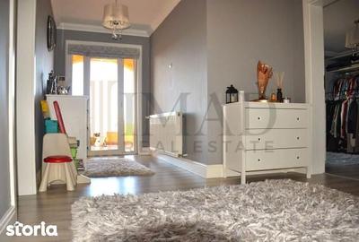 Casă cu 8 camere cu Teren 230 Mp în Aninoasa - 2