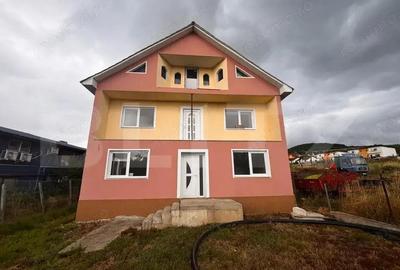 Casa de vanzare, 230 mp + teren de 1500 mp, zona Subcetate