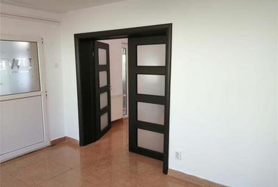 Casă cu 4 camere cu Teren 1100 Mp în Democrației - 3