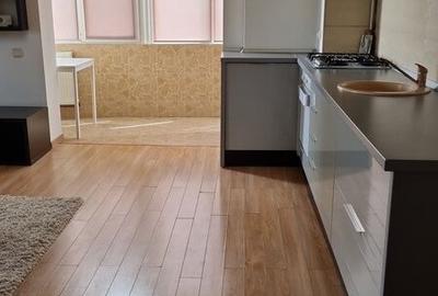 Apartament cu 2 camere semidecomandat în Berceni