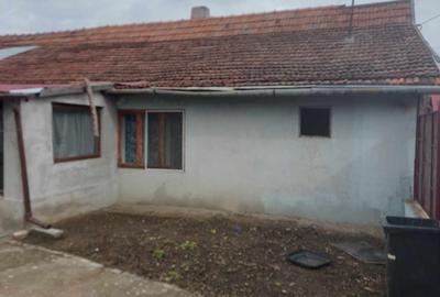 Casă cu 4 camere cu Teren 150 Mp în Zimandcuz