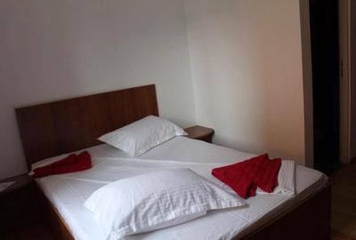 Proprietar vand casa  suprafata utila de 250mp parter etaj. Suprafata teren 272m - 3