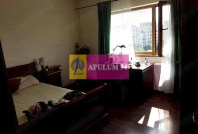 Apartament cu 4 camere decomandat în Vitan