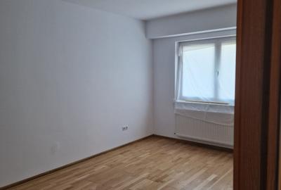 De Vanzare Apartament 2 camere decomandat Zamca cu loc de parcare