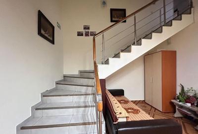 Casă cu 7 camere cu Teren 285 Mp în Central - 12