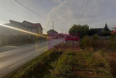 Teren de 1478 mp, în 1 Decembrie